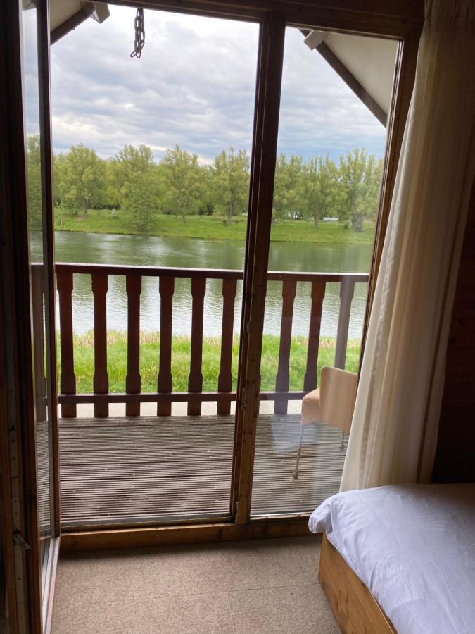 Chalet La Meuse Βίλα Maaseik Εξωτερικό φωτογραφία