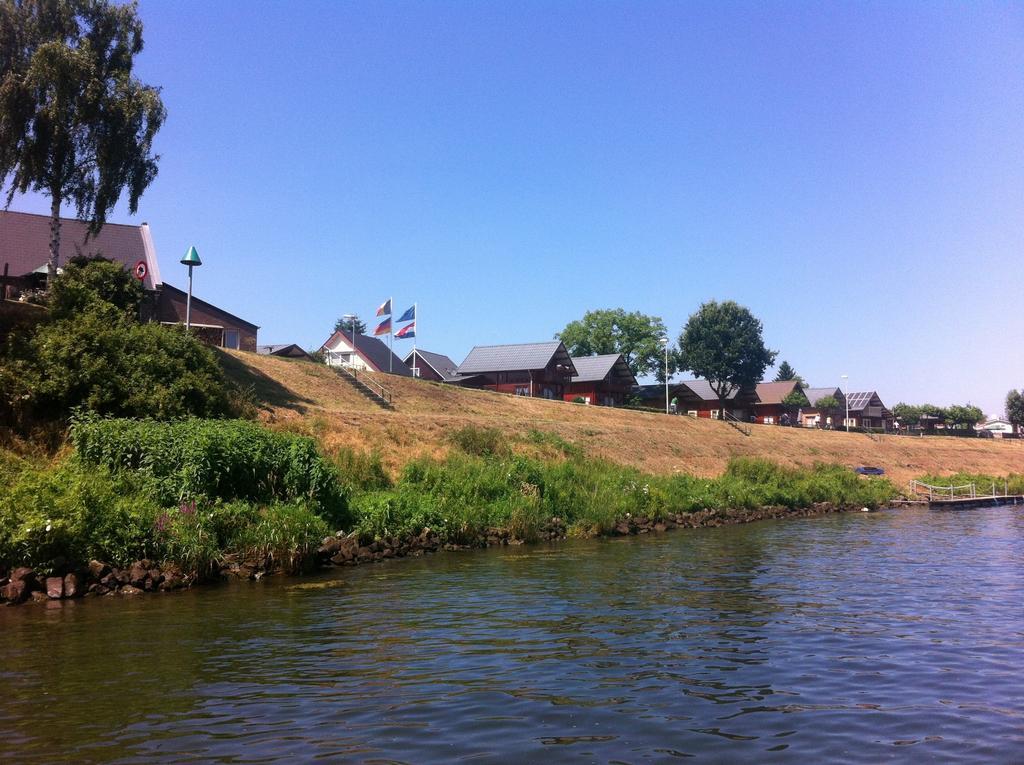 Chalet La Meuse Βίλα Maaseik Δωμάτιο φωτογραφία