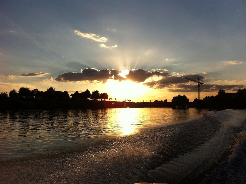Chalet La Meuse Βίλα Maaseik Δωμάτιο φωτογραφία